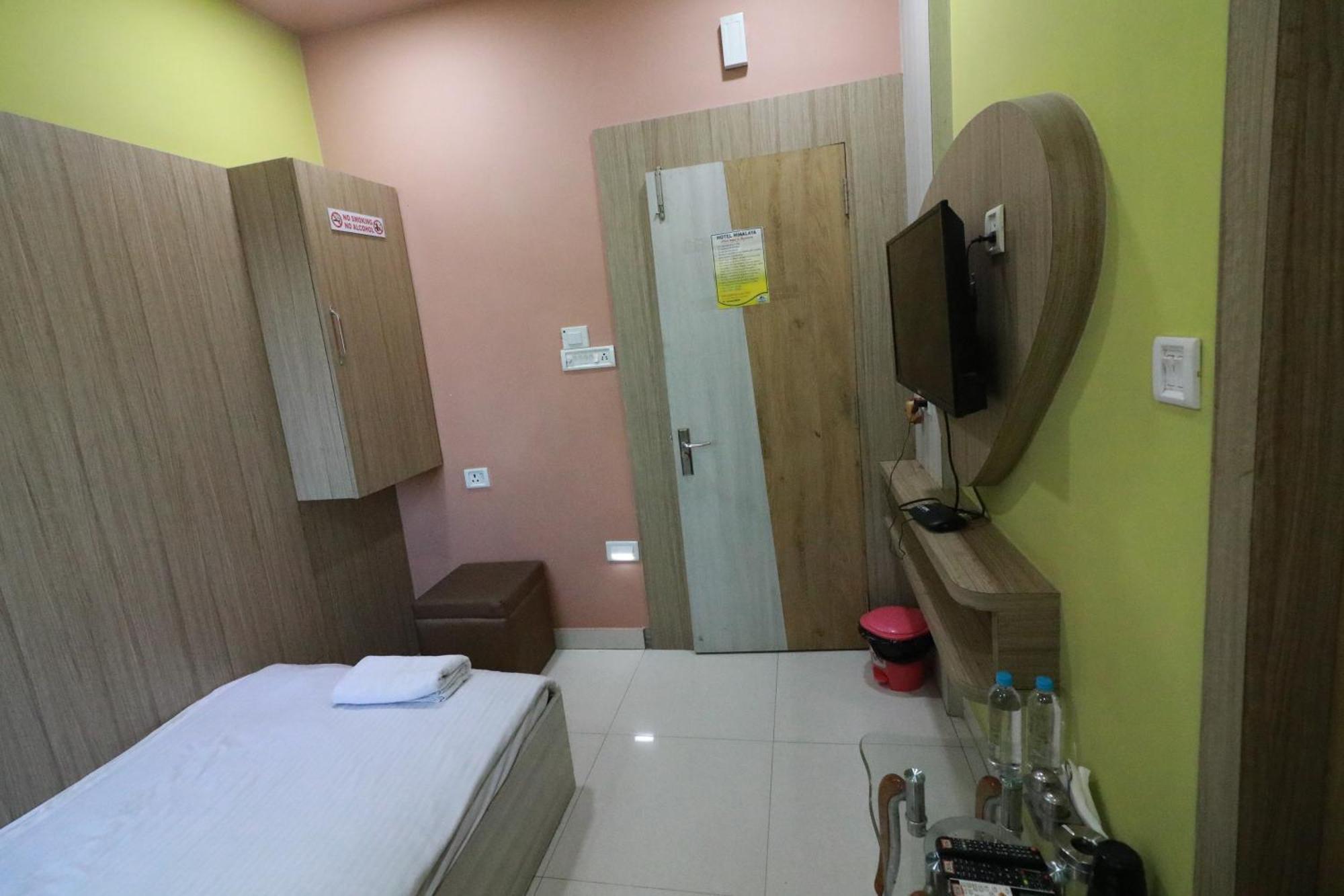 Hotel Himalaya Agartala Exterior photo